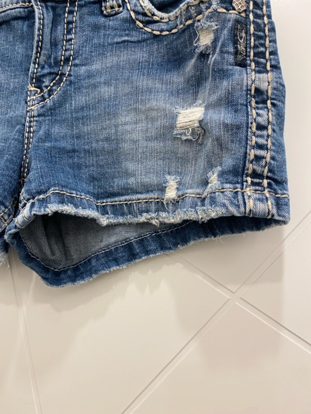 Silver Jeans Low Rise Mid Short Distressed Denim Shorts W30 Y2K Aiko Stretchy - Picture 10 of 12